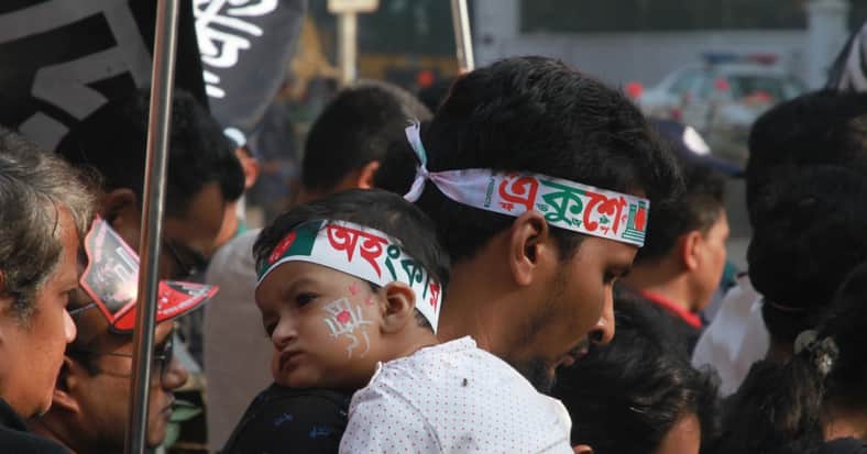 শ্রদ্ধাভরে ভাষাশহীদদের স্মরণ করছে জাতি