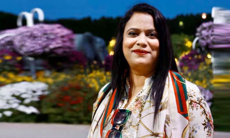 বাঈজী সরদারনি পিউকে নিয়ে যুবমহিলালীগ নেত্রী তুহিনের স্ট্যাটাস