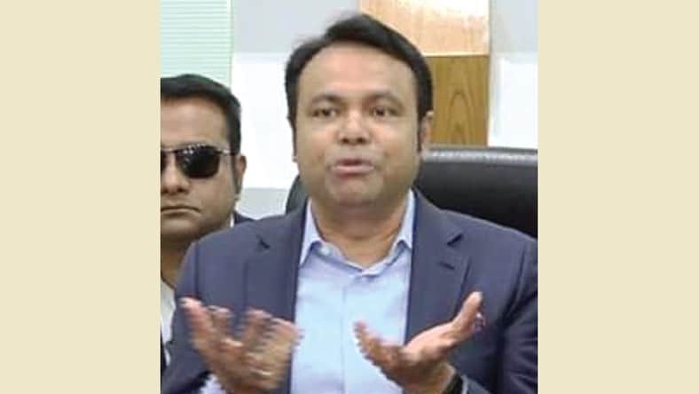 সরে দাঁড়ালেন রুহুল আমিন