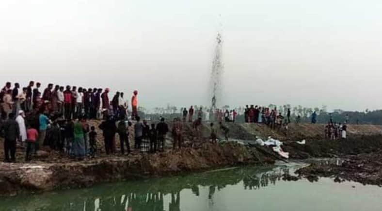 টিউবওয়েলের পাইপ বসাতে গিয়ে মিললো গ্যাস