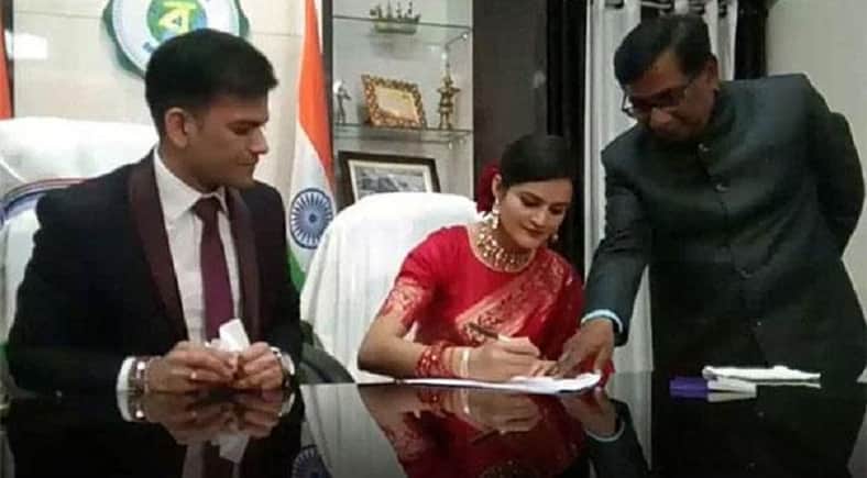 ছুটি নেই, তাই ভালোবাসা দিবসে অফিসেই বিয়ে