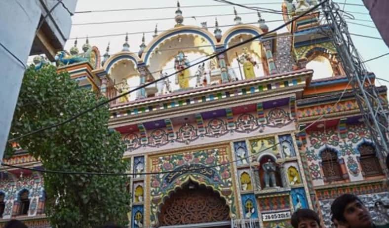 দিল্লিতে অনন্য নজির স্থাপন, মন্দির পাহারায় মুসলিমরা মসজিদে হিন্দুরা