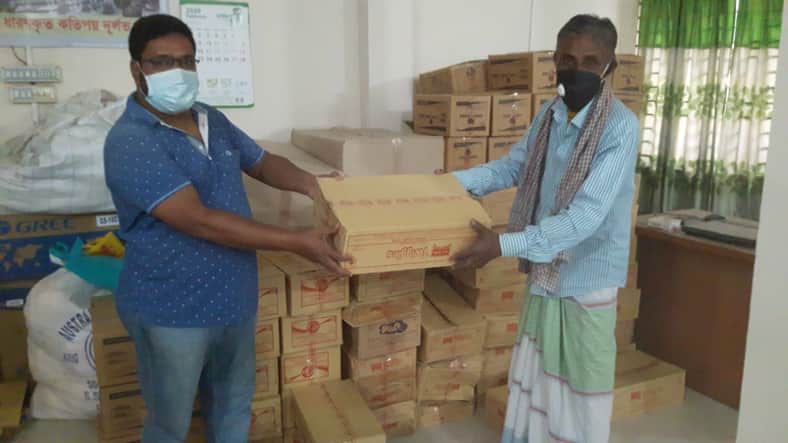 কালীগঞ্জ উপজেলা প্রেস ক্লাব দেড়শ পরিবারকে দিল শিশু খাদ্য