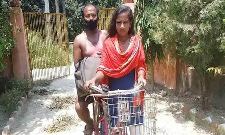 অসুস্থ বাবাকে নিয়ে ১২০০ কিমি সাইকেলে পাড়ি, কপাল খুলল কিশোরীর