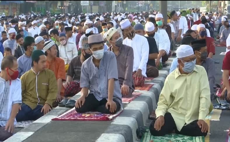মধ্যপ্রাচ্য ও এশিয়ার বেশকিছু দেশে আজ পালিত হচ্ছে ঈদ