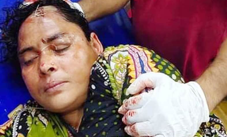 মা দিবসে বাবা-মাকে পেটাল ছেলে
