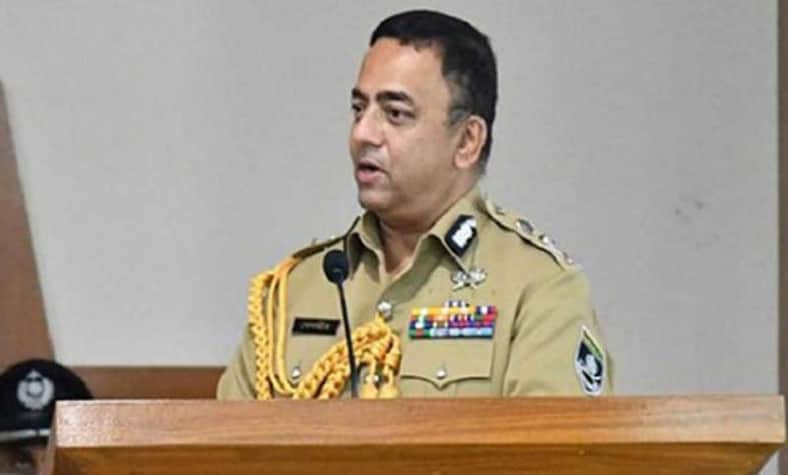 অবৈধ অর্থ উপার্জন করে বড়লোক হতে চাইলে পুলিশের চাকরি ছাড়ুন: আইজিপি