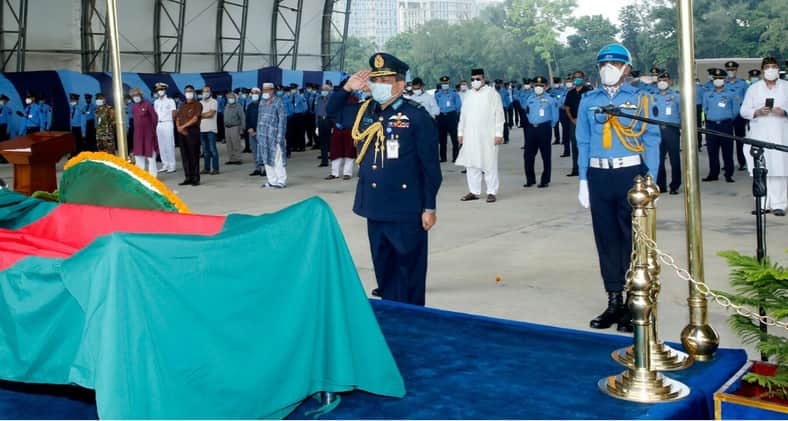 রাষ্ট্রীয় মর্যাদায় ‘লিভিং ঈগল’ সাইফুল আজমের দাফন সম্পন্ন