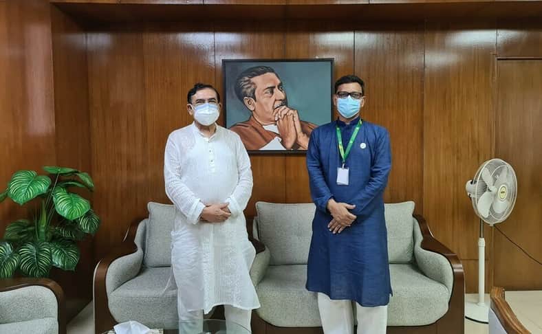 নৌপ্রতিমন্ত্রীর আমন্ত্রণে মন্ত্রণালয়ে সাবেক নৌমন্ত্রী শাজাহান খান