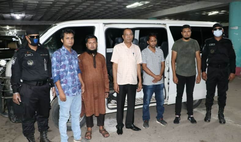 লিবিয়ার নাগরিকসহ মানবপাচারকারী চক্রের ৬ জন আটক