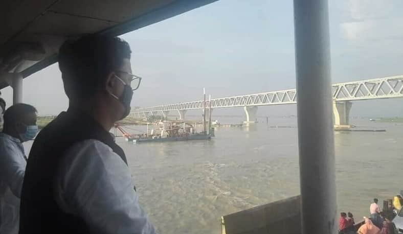 পদ্মা সেতুর ক্ষতির আশঙ্কা, মাওয়ায় রাতে ফেরী চলাচল বন্ধ