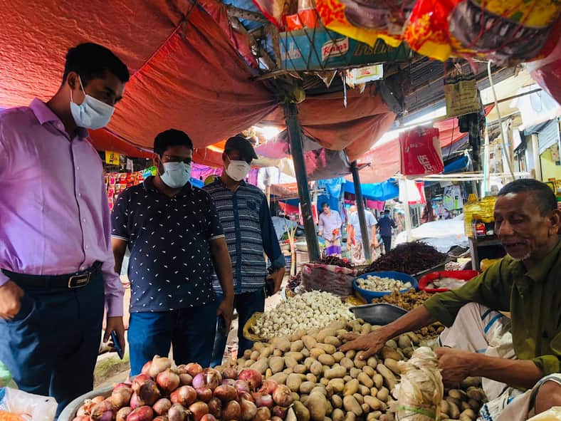 কালীগঞ্জে দুই পিঁয়াজ ব্যবসায়ীকে অর্থদন্ড