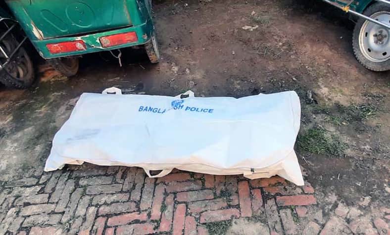 নিচে ঘুমিয়ে ছিল হেলপার, উপর দিয়ে ট্রাক চালিয়ে দিল চালক
