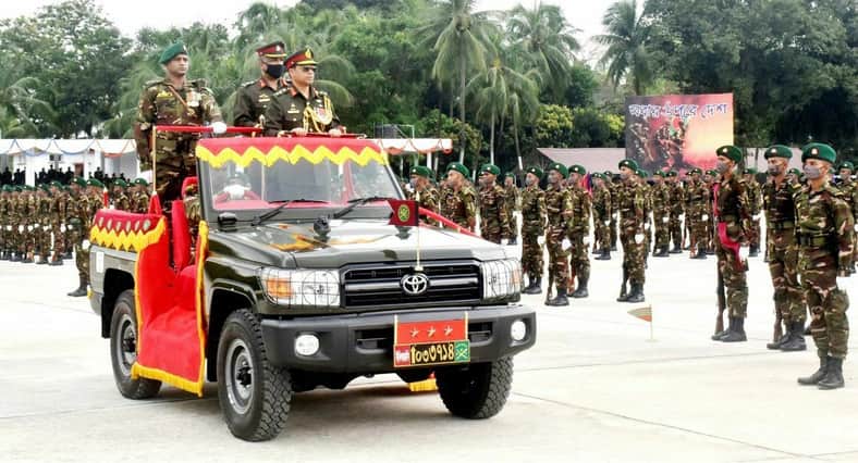 ইষ্ট বেঙ্গল রেজিমেন্টাল সেন্টারে রিক্রুট ব্যাচের কুচকাওয়াজ অনুষ্ঠিত