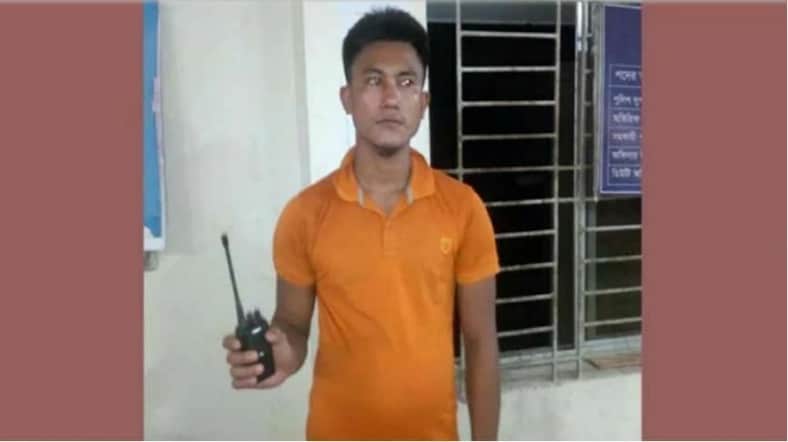 ওয়াকিটকি চুরি করে হয়ে গেলেন এসআই!