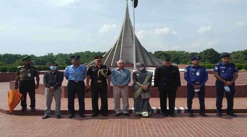 জাতীয় স্মৃতিসৌধে নতুন ভারতীয় হাইকমিশনারের শ্রদ্ধা