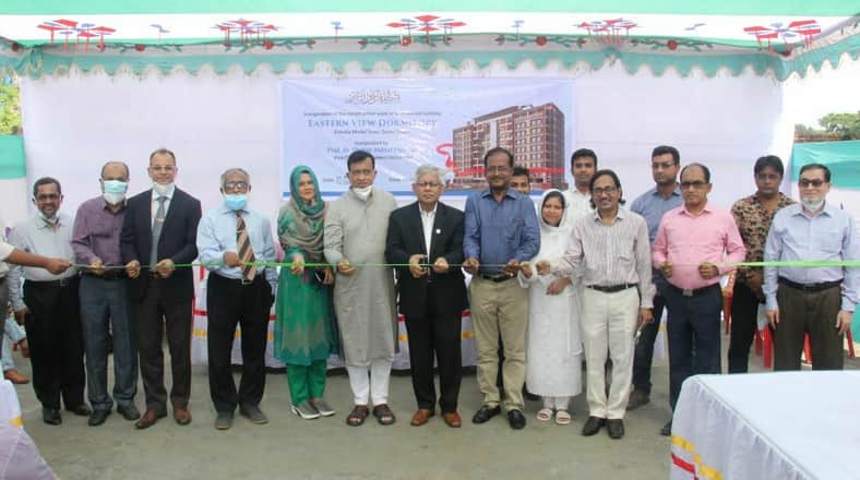 হোস্টেল ভবন নির্মাণকাজ উদ্বোধন করলেন ইস্টার্ন ভার্সিটির উপাচার্য