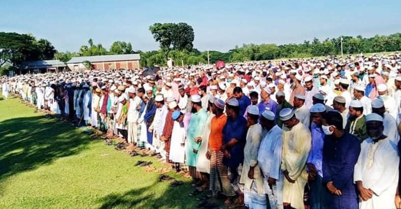 জানাজার নামাজে মোবাইল চোরের হানা