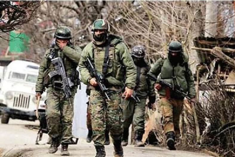 কাশ্মীরে ভারতীয় নিরাপত্তা বাহিনীর ৩ সদস্য নিহত