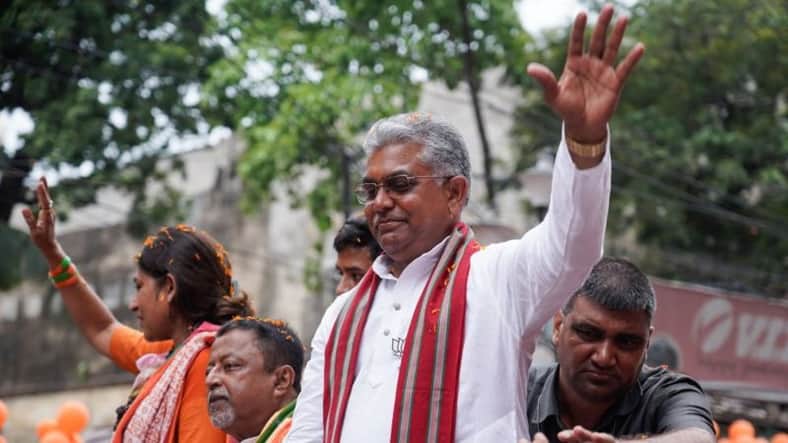 বাংলার উন্নয়নে অবাঙালীদের অবদান বেশি, বললেন দিলীপ ঘোষ