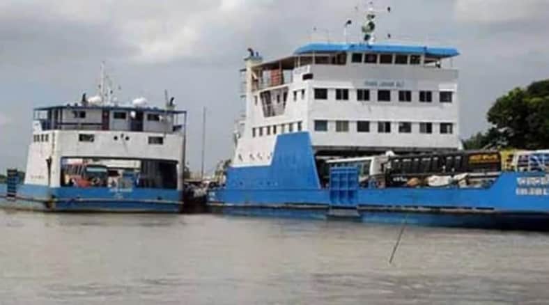 পাটুরিয়া-দৌলতদিয়া নৌরুটে ফেরি চলাচল বন্ধ