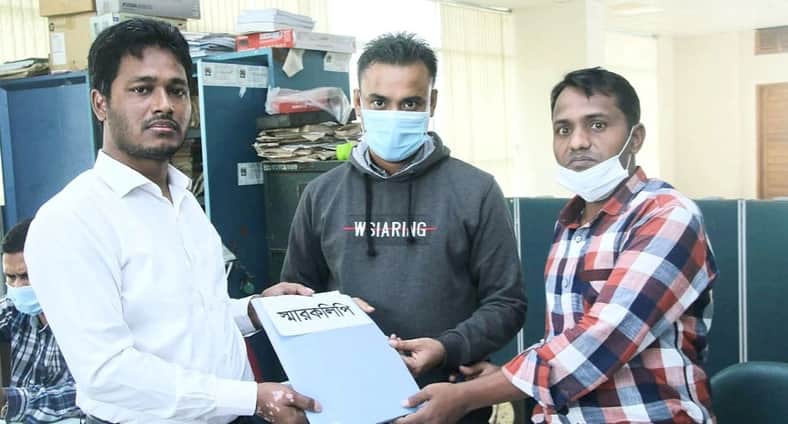 বঙ্গবন্ধুর প্রতিকৃতি জাতীয় পরিচয়পত্রে প্রতিস্থাপন চেয়ে স্মারকলিপি প্রদান