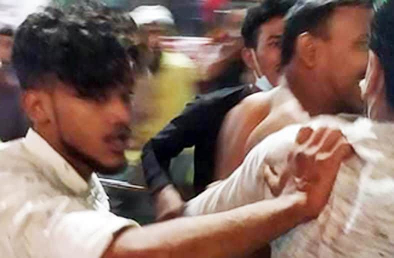 তুচ্ছ ঘটনায় রাস্তায় ফিল্মি স্টাইলে তাণ্ডব কিশোর গ্যাংয়ের