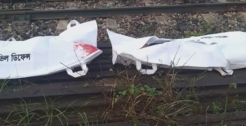 রেল লাইনে বসে ফোনে আলাপ, প্রাণ গেল খালা-ভাগ্নির