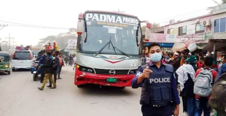 পদ্মা বাস কেড়ে নিল শিক্ষকের প্রাণ