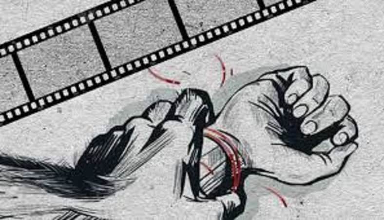 যুবককে চেয়ারে বেঁধে শারীরিক সম্পর্ক তরুণীর, ফাঁস লেগে মৃত্যু