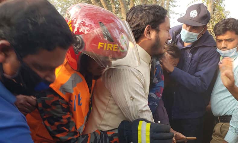 মেয়ের মৃত্যুর খবরে বাবা হাসপাতালে