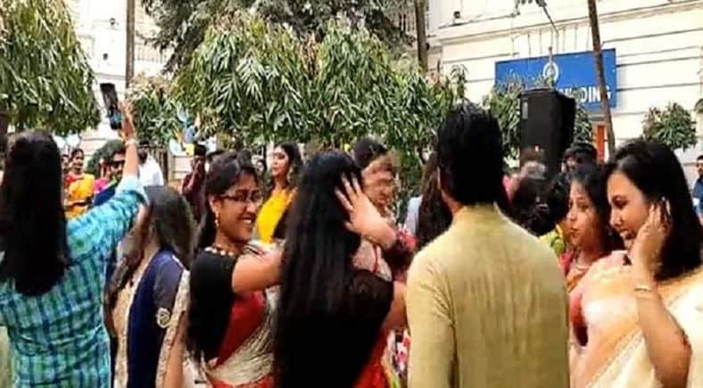 ‘টুম্পা সোনা’ গানে ড্যান্স করায় ৫ শিক্ষার্থীকে শাস্তি