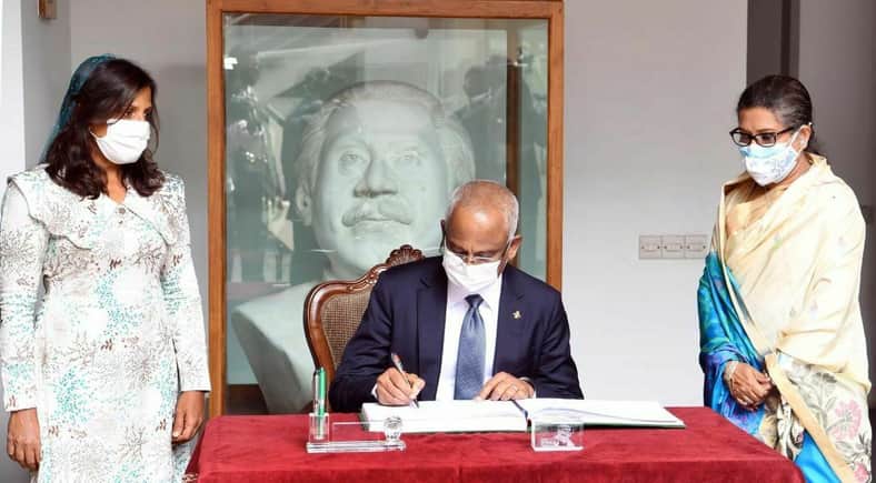 বঙ্গবন্ধু স্মৃতি জাদুঘর পরিদর্শন করলেন মালদ্বীপের রাষ্ট্রপতি