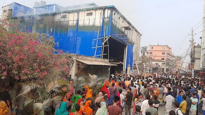 অপসোনিন ফার্মার ডিপোতে আগুন