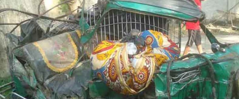 ঢাকায় বেড়াতে এসে অটোচালক ছেলের সামনেই প্রাণ গেল মা-ভাগ্নির