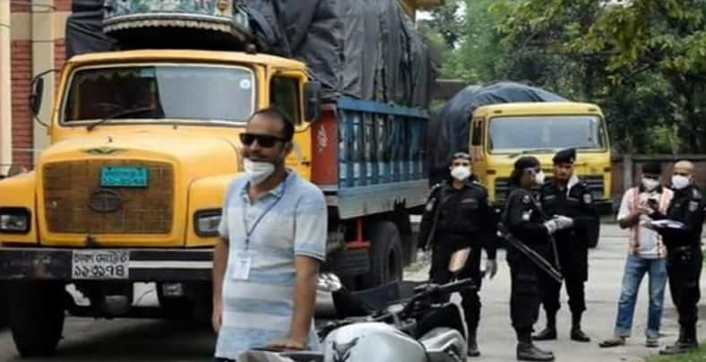 রাজধানীতে চার ট্রাক মেয়াদোত্তীর্ণ কিট-রিয়েজেন্ট জব্দ, গ্রেপ্তার ৯