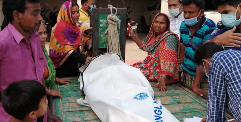 থানার সামনেই বৃদ্ধকে পিটিয়ে মারলেন উপজেলা ভাইস চেয়ারম্যান