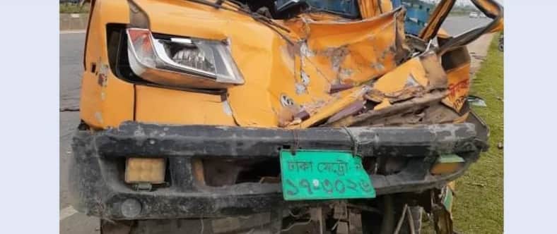 ত্রিশালে ট্রাকে পিকআপের ধাক্কা, একই পরিবারের ৩ জন নিহত