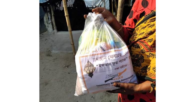 ২২৭ দুস্থ পরিবারকে খাদ্যসামগ্রী দিল ইয়ং স্টার প্রবাসী কল্যাণ সংঘ