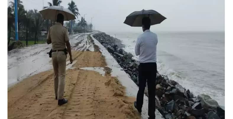 প্রবল গতিতে ধেয়ে আসছে ‘ইয়াস’, ভারতের উপকূলে ‘রেড অ্যালার্ট’ জারি