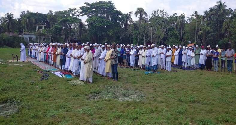 বৃষ্টির আশায় খোলা মাঠে নামাজ আদায়