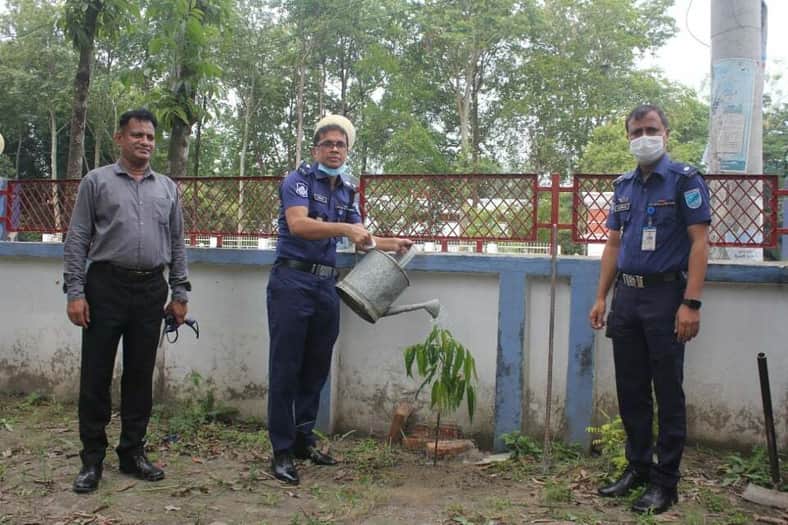 দেশটাকে বাস্যযোগ্য করতে বৃক্ষরোপণের বিকল্প নেই: এসপি শামীম