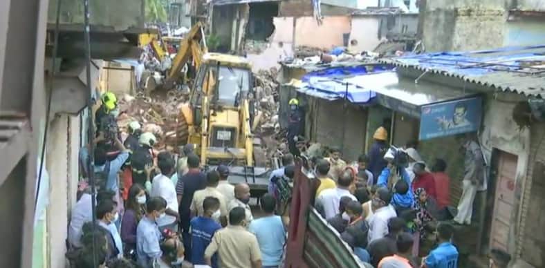 ভারতের মুম্বাইয়ে বাড়ি ভেঙে ৮ শিশুসহ মৃত ১১