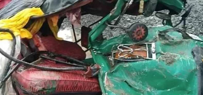বগুড়ায় অটোরিকশায় বাসের ধাক্কা, শিশুসহ ৩ যাত্রী নিহত