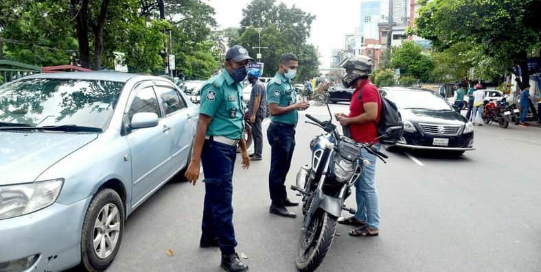 অহেতুক ঘোরাফেরা করায় রাজধানীতে ৩৮১ জন গ্রেফতার
