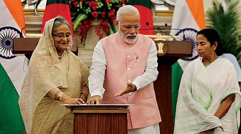মোদি-মমতার জন্য ‘হাড়িভাঙা’ আম পাঠালেন প্রধানমন্ত্রী