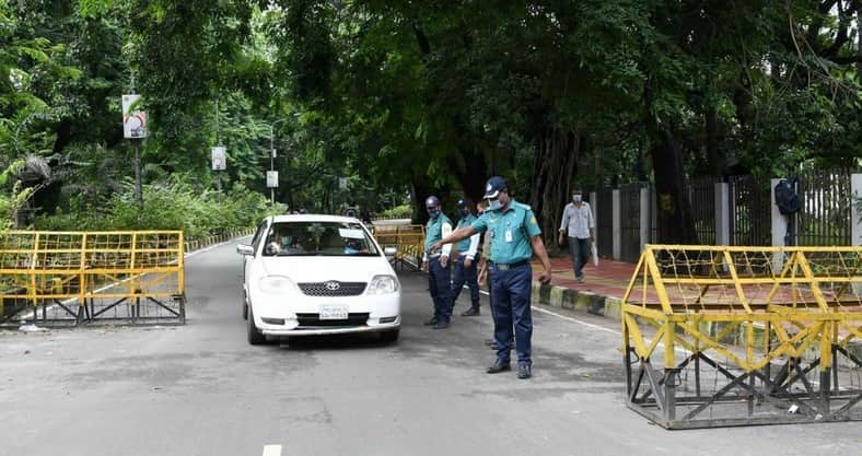 রাজধানীতে পুলিশের কড়াকড়ি, প্রয়োজন ছাড়া বের হলেই গ্রেফতার-জরিমানা