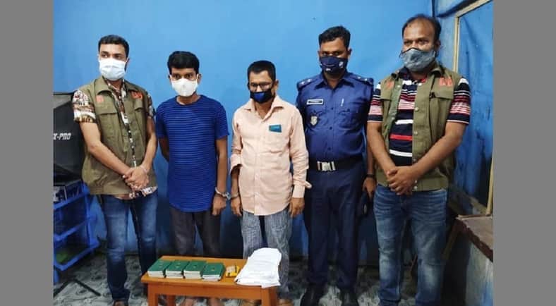 কুমিল্লায় ২৪ পাসপোর্ট ও নকল সীল-স্লিপসহ পিতা-পুত্র আটক