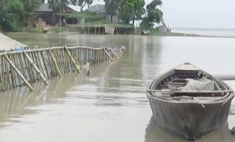 রাজবাড়ীতে পদ্মার পানি বিপদসীমার উপরে, প্লাবিত বিস্তৃর্ণ এলাকা