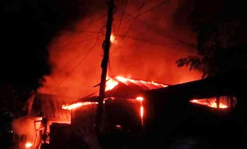 কেরানীগঞ্জে নুরু মার্কেটে আগুন, নিয়ন্ত্রণে ৮ ইউনিট